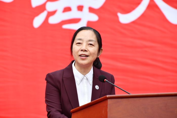 74bfd1fa991845a3bfb62d1d45bc1d78.jpg 史校长.jpg